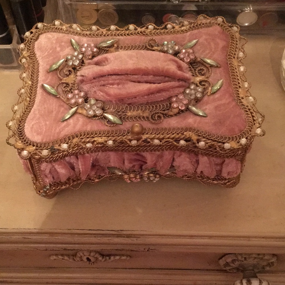 Jewelry box